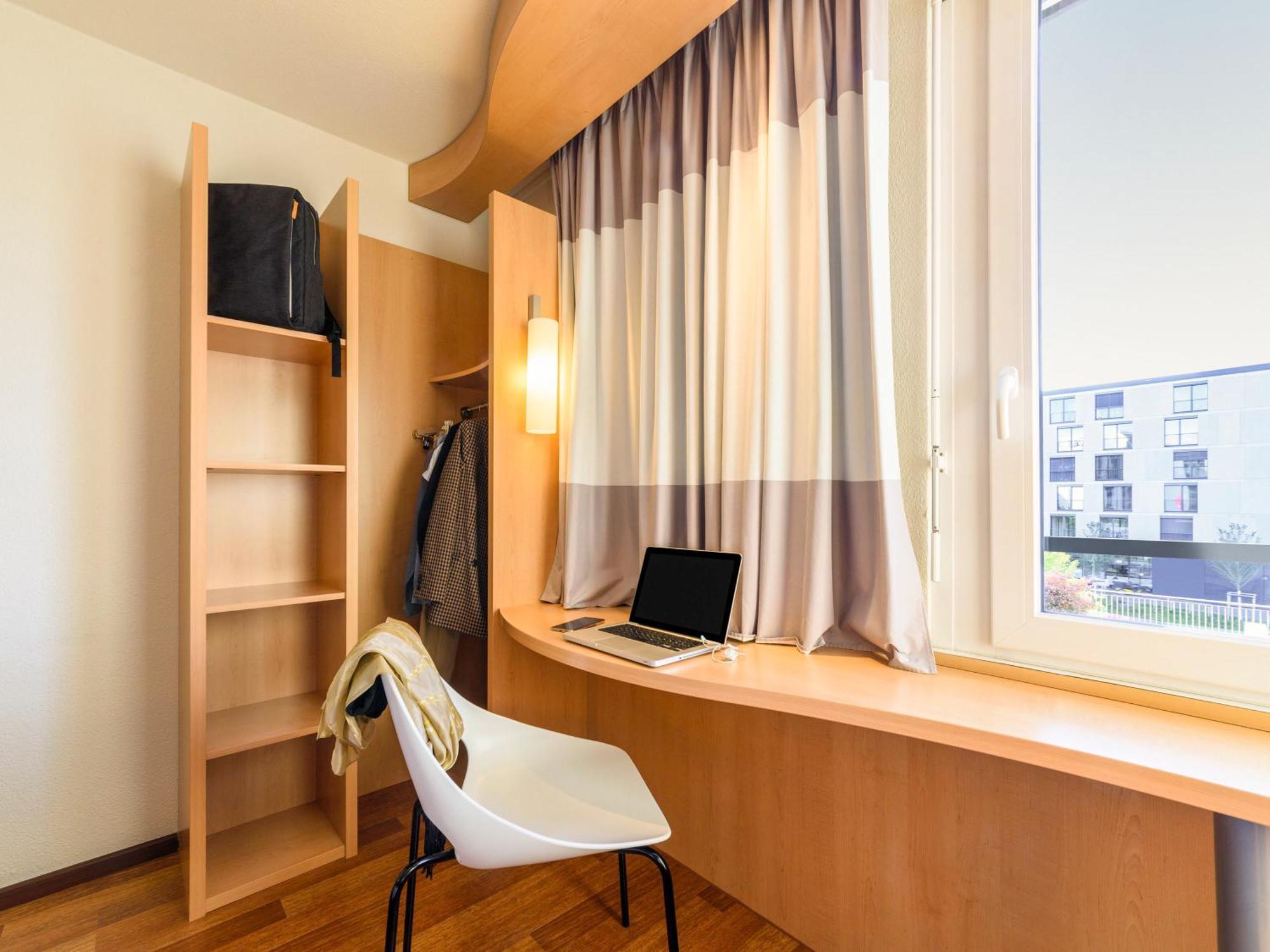 Ibis Lausanne Crissier Eksteriør bilde